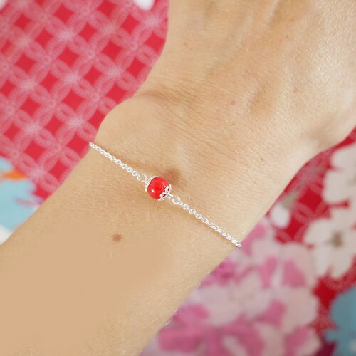 Bracelet perle de verre rouge coquelicot, réglable et minimaliste en argent 925