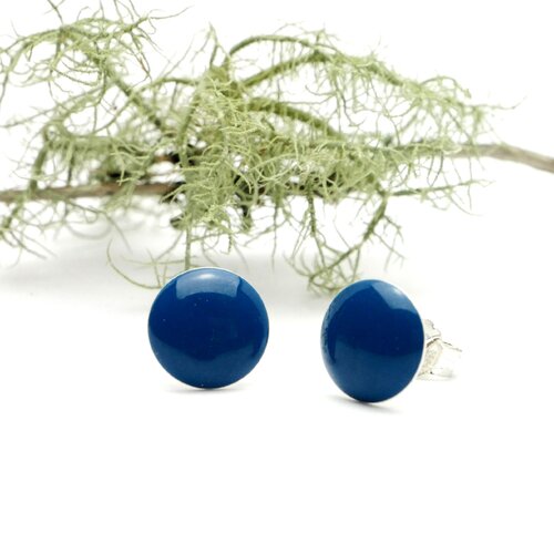 Boucles d'oreilles rondes en argent 925 et résine bleu pervenche collection niji