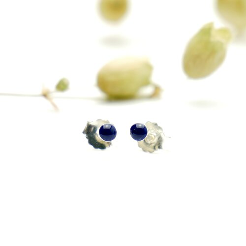 Boucles d'oreilles rondes en argent 925 et résine bleu marine collection niji