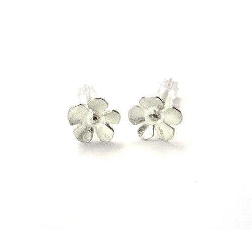 Boucles d'oreilles puces en argent 925/1000 fleurs de cerisier du japon sakura minimalistes