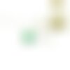 Boucles d'oreilles puces minimalistes en argent 925/1000 et résine vert émeraude