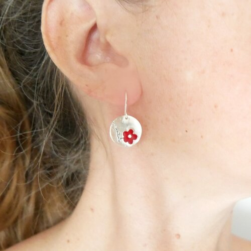 Boucles d'oreille pendantes fleurs de cerisier rouge en argent massif 925/1000