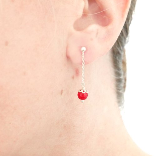 Boucles d'oreilles pendantes en argent 925 et perles rouges coquelicot