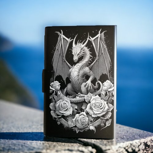 Porte cartes gravé avec un dragon