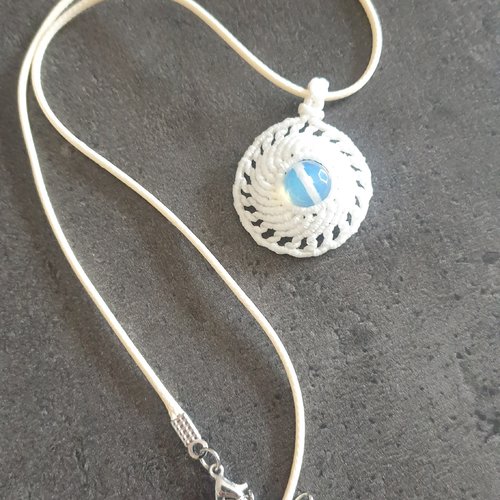 Collier spirale blanc