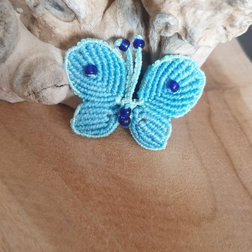 Boche macramé papillon bleu