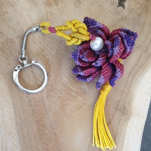 Bijoux de sac lotus en macramé