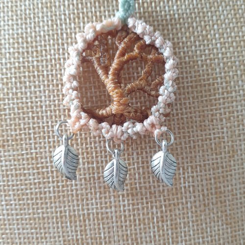 Collier arbre aux fleurs