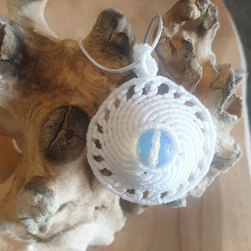 Collier spirale blanc