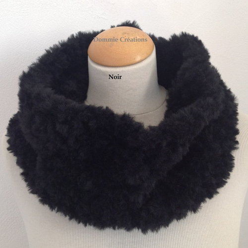 Grand snood  col écharpe femme - tricoté main - coloris noir,  très doux et chaud en laine aspect fourrure