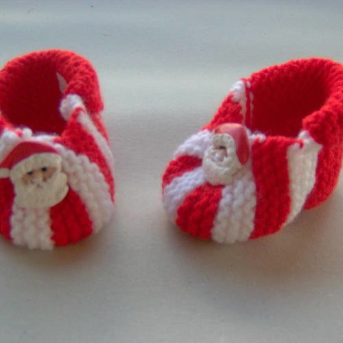 Petits chaussons bebe père noêl à rayures rouge et blanc