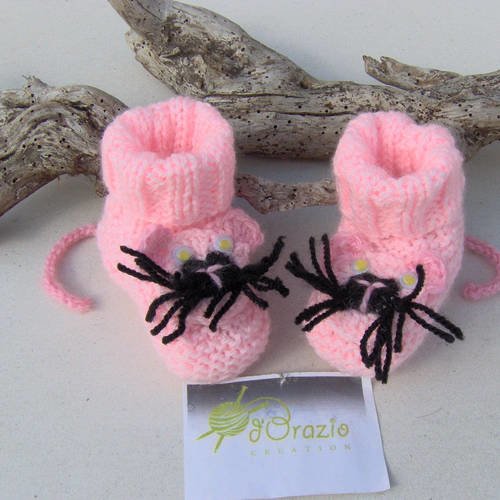 Chaussons bébé rose motif panthere tricotés main