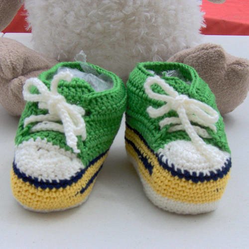 Chaussons, baskets pour bebe fait main au crochet 100% coton