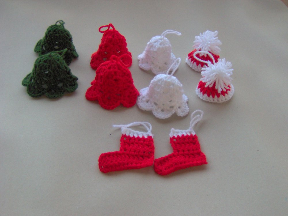 Bonnet Et Chausson Aux Crochet/ Cadeau D'anniversaire /cadeau De  Naissance/crochet Bébé/chapeau En Crochet/cadeau De Noël/rouge/blanc 