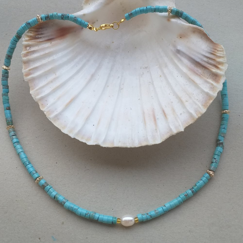 Collier ras de cou en perles de pierre naturelle turquoise bleue forme de cube, perle de culture d'eau douce et rocaille, collier tendance