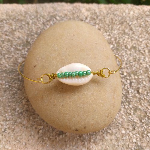 Bracelet fin jonc, acier inoxydable or, cauri naturel centré par des perles rocaille vert olive, pour femmes, jeunes filles