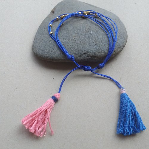 Bracelet multi- rang, vintage, bleu roi, multi perles de rocaille or, extrémité gland rose et bleu en coton pour femmes
