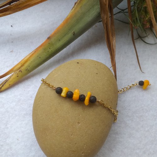 Bracelet bijoux d'été en chips de corail jaune et perle de pierre de lave noire, chaîne en acier inoxydable or.