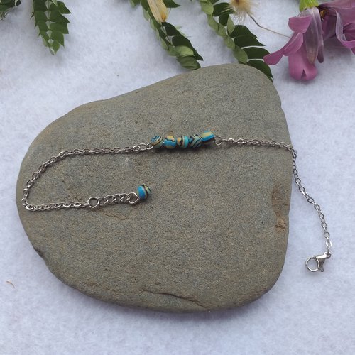 Bracelet fait main, minimaliste, perles malachite, naturelles paon, sur chaîne acier inoxydable argent pour femmes.