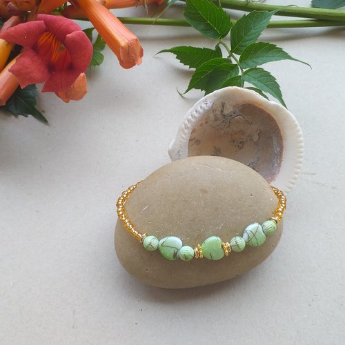 Bracelet fantaisie pour femmes, jeunes filles, perles, coeur, rocailles or couleur dominante vert d'eau, minimaliste