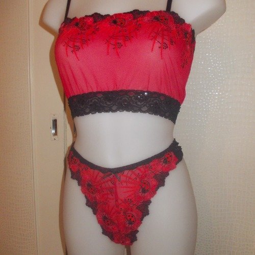 Ensemble lingerie caraco string en dentelle sur tulle extensible rouge  et noir taille 38/40.