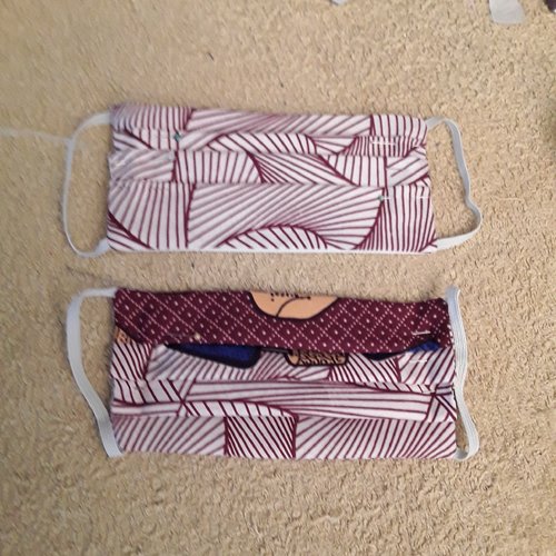 Lot de deux masques visage en tissu., conforme a la norme afnor, composé de deux couches de coton .