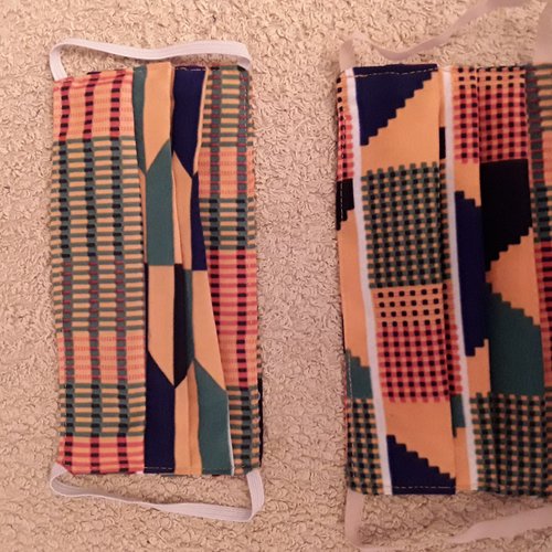 Lot de deux masques visage en tissu., conforme a la norme afnor ,composé de deux couches de coton  wax.