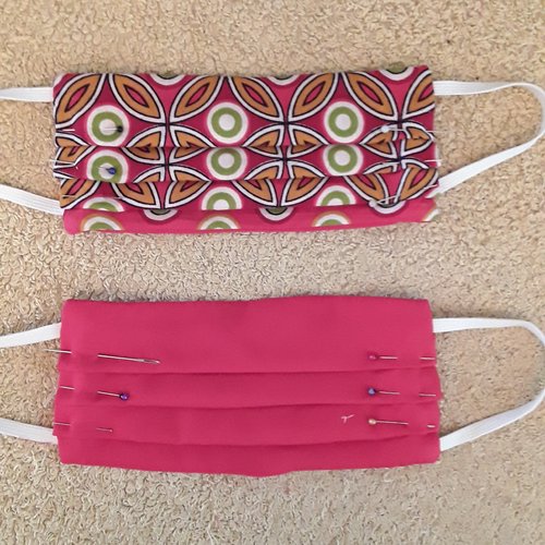 Lot de deux masques visage en tissu., conforme a la norme afnor, ,composé de deux couches de coton  wax.