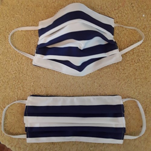 Lot de deux masques visage en tissu ., conforme a la norme afnor ,pour les 7, 8 ,et 9 ans.