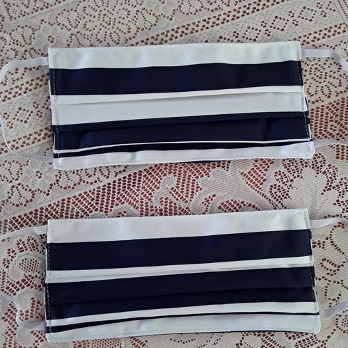 Lot de deux masques visage en tissu.,composé de deux couches de coton conforme a la norme afnor.