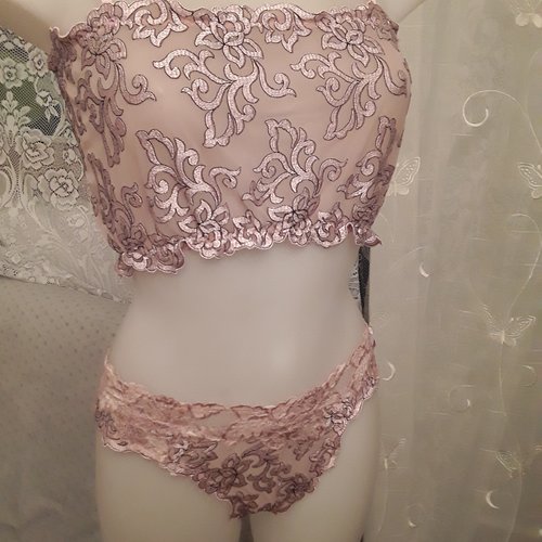 Ensemble -lingerie détente caraco+culotte en dentelle et broderie  sur tulle  couleur chair fleurs roses taille  40 /42.