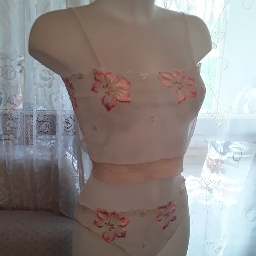 Ensemble -lingerie détente caraco+culotte en dentelle et broderie fleurs  roses sur tulle blanc taille 40 /42