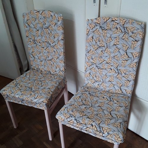 Lot deux housses de chaises extensibles blanc/ noir /jaune tete carré.