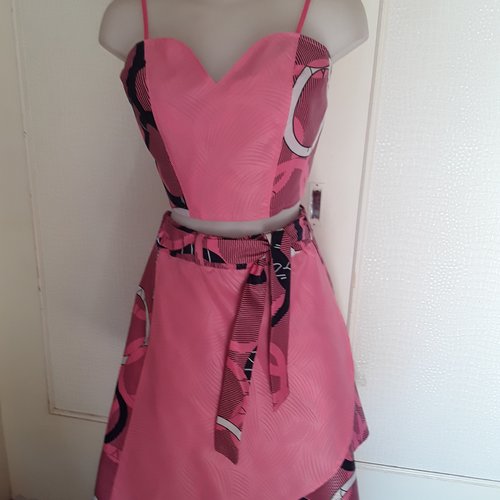 Ensemble jupe+haut  en coton wax  taille 38/ 40 /42  jupe  longueur  55  cm.