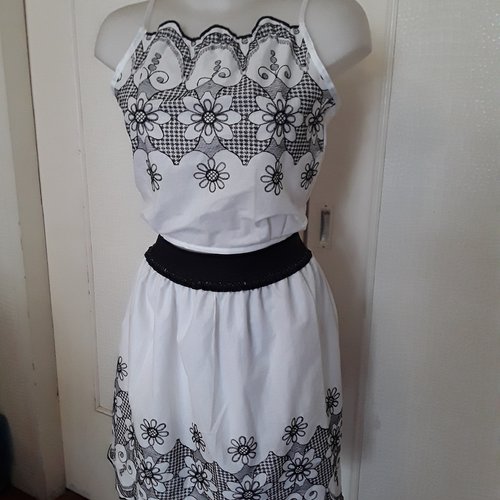 Ensemble jupe+haut  en coton wax  taille 38/ 40 /42  ,longueur  55  cm.