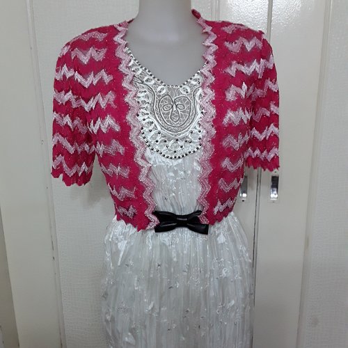 Bolero petite veste en dentelle crochet rayé  rose fuchsia /blanc argenté