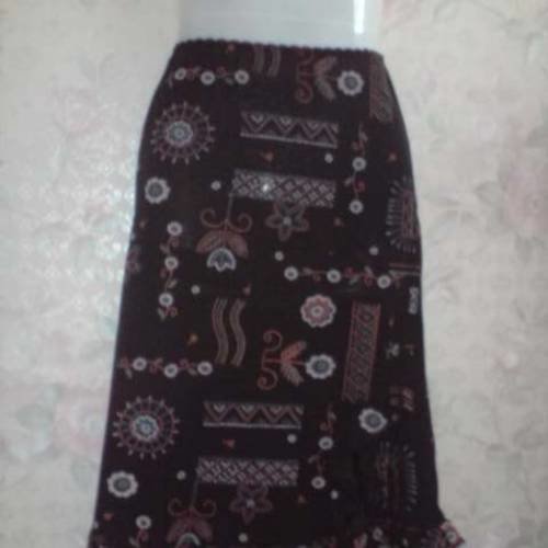 Jupe mi longue noir motifs fleuris en tissu polyester taille 38/40