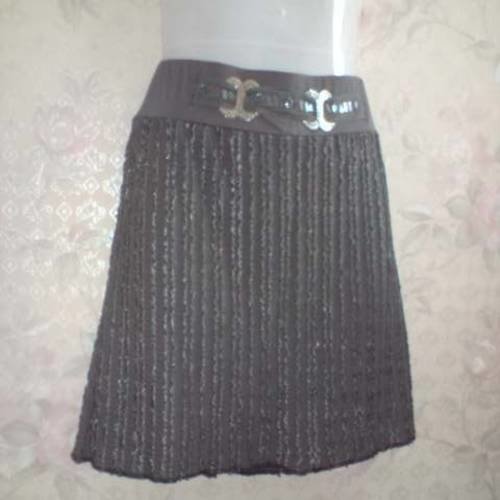 Mini jupe en jersey  gris a rayllures taille 38/40 longueur 40 cm.
