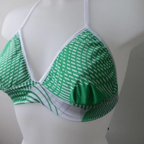Maillot de bain,bikini deux piéces,en lycra rayé blanc-vert taille 38/40/42