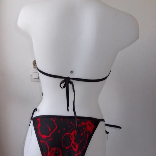 Maillot de bain-bikini en deux pièces rouge et noir taille 38-40-42.