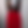 Robe tunique mi longue,  en lycra  rouge,bustier motifs fleurs rouge blanc et vert sur fond noir ;taille 38/40 longueur 87 cm.