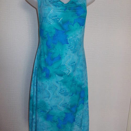 Robe d'été en lycra  bleu vert-eau,dos nu taille 40/42 longueur 108 cm