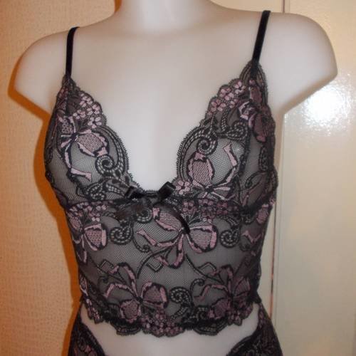 -ensemble lingerie caraco+boxer en dentelle  extensible rose et noir taille -40/42.
