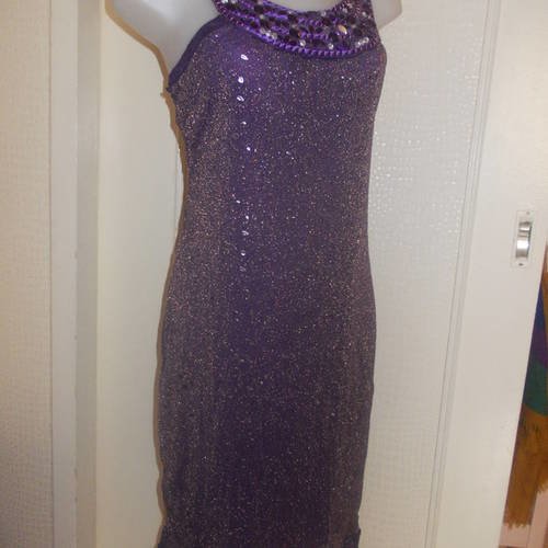 -robe  de soirée/ réveillon mi longue en résille lycra avec plastron en perles lilas et argenté taille 38/40/42 longueur 102 cm.