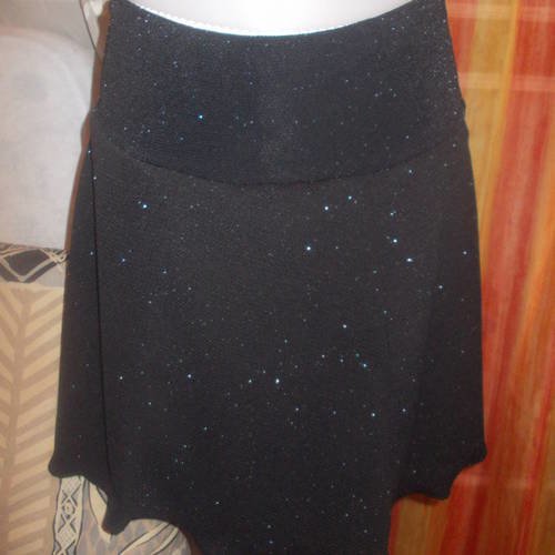 Petite jupe  cinture bandeau   évasée en jersey noir taille 38- 40-longueur 48 cms