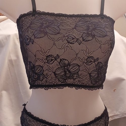 Ensemble lingerie femme en dentelle réservée a delphine.
