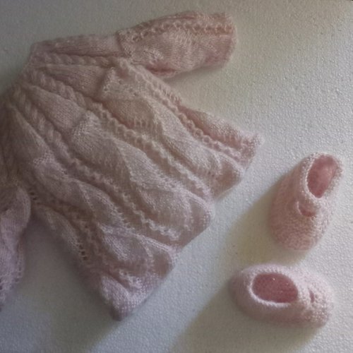 Brassière et chaussons en laine rose pour bébé 0 - 3 mois