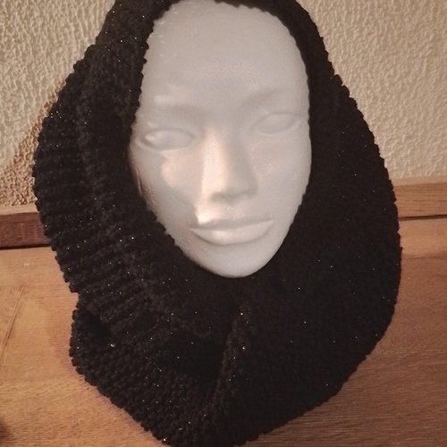 Snood noir élégant pour femme