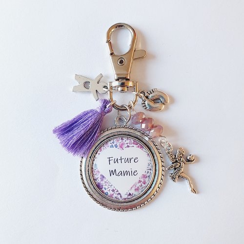 Porte-clef future mamie pieds de bébé fée pompon violet /  idée cadeau annonce naissance grossesse