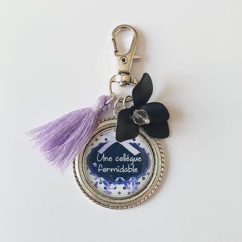Porte clef collègue formidable fleur noir pompon violet idée cadeau anniversaire noël